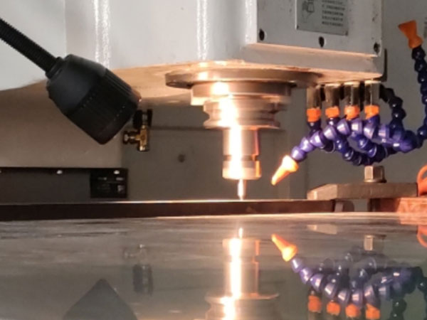 解绝缘夹边条采用什么材质的？